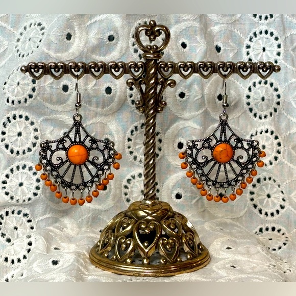 Paparazzi earrings Antique silver toned frame featuring filigree design. - Picture 2 of 3